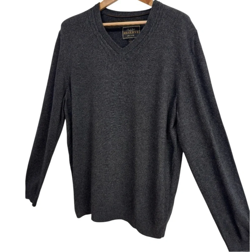 Jos A Bank Reserve Italian Yarn Wool Cable V-Neck Pull over Sweater Men’s Size L
